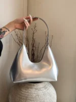 Moon Shape Shoulder Bag - imagine 3