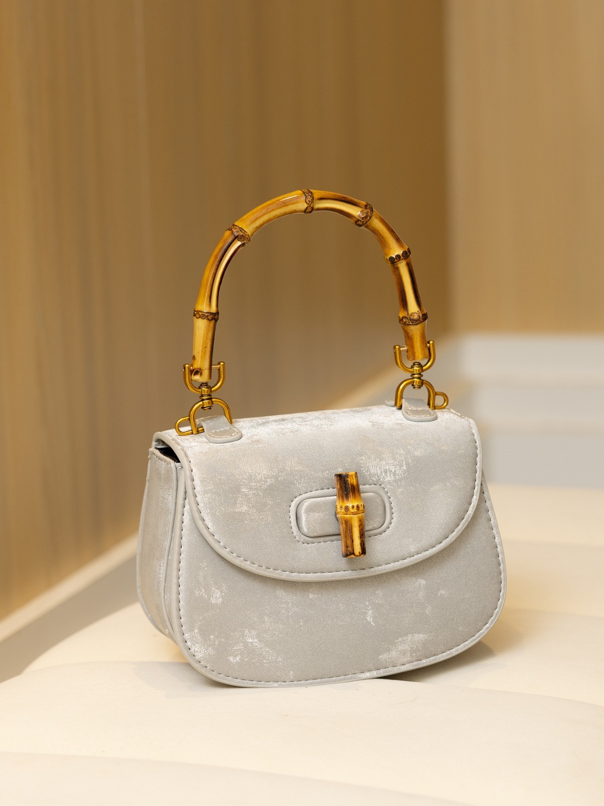 556934760 Western style bamboo joint handbag versatile commuting bag single shoulder crossbody saddle bag - imagine 1