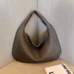 French high-end woven bag for women, versatile and versatile single shoulder underarm bag, niche cross-border texture portable commuting bag - imagine 9