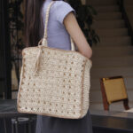 Square tassel single shoulder grass woven bag small fresh hollow handmade grass woven bag women's beach bag - imagine 3