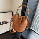 Handbag shoulder bag woven bucket bag - imagine 8