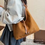 Matte Retro Women's Large Capacity Shoulder Bag, Casual Everyday Tote with Premium Texture