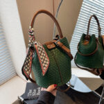 Handbag shoulder bag woven bucket bag - imagine 2