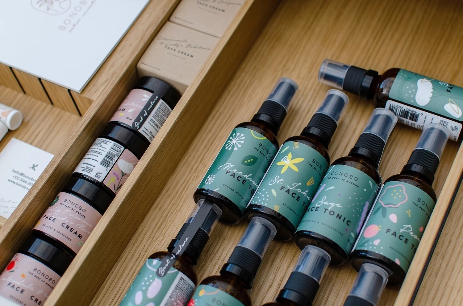 face-tonic-ladys-mantle-666fa67c-5.jpg Face Tonic — Lemon Balm - imagine 1