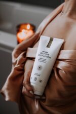 Self-Tanning Body Lotion Light/Medium COSMOS, 200ml - imagine 3